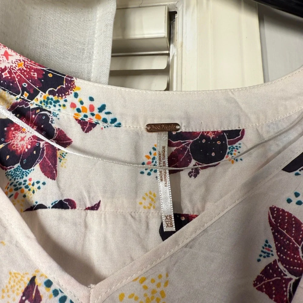 Free People Women’s Tuscan Dreams Tunic Floral Tie Sleeve V-Neck‎ Top